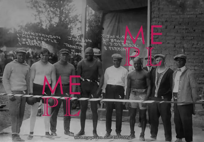 : Group portrait of boxer Jack Johnson, Heavy : Group portrait of boxer Jack Johnson, Heavy