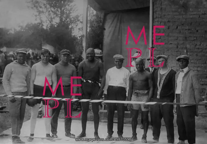 : Group portrait of boxer Jack Johnson, Heavy : Group portrait of boxer Jack Johnson, Heavy
