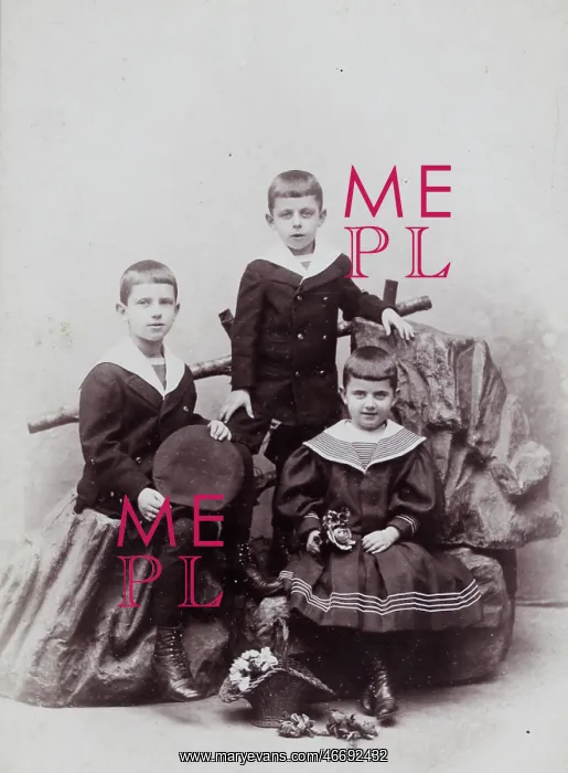 : Group Portrait of three children : Group Portrait of three children