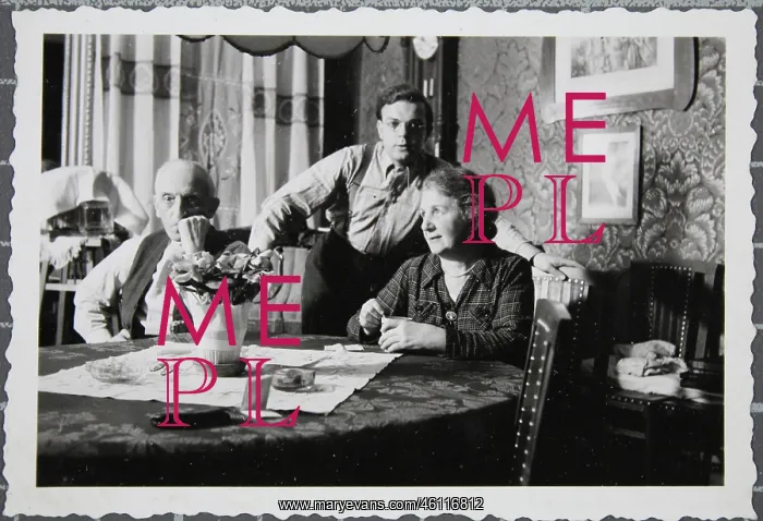 : Group portrait of an elderly Viennese : Group portrait of an elderly Viennese
