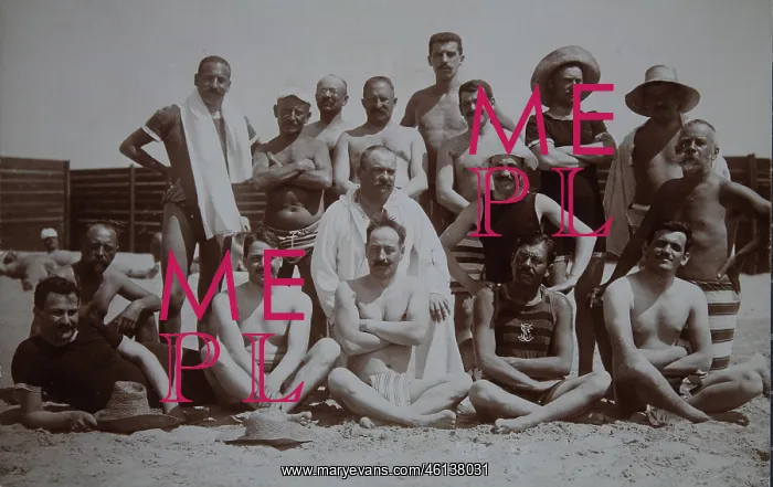 : Group portrait of the sandy beach : Group portrait of the sandy beach
