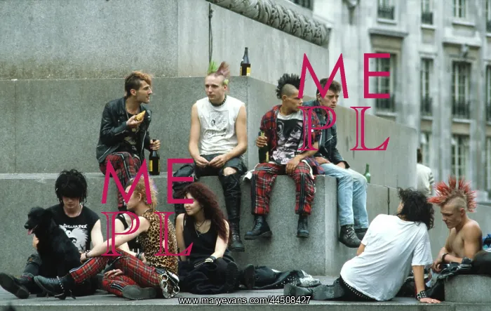 : Group of Punks in Trafalgar Square, London, 1995 : Group of Punks in Trafalgar Square, London, 1995
