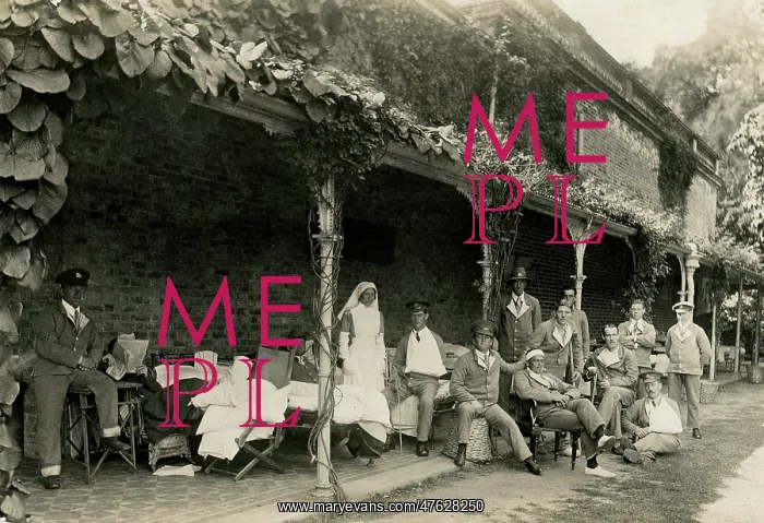 : Group on rear verandah, Quex Park : Group on rear verandah, Quex Park