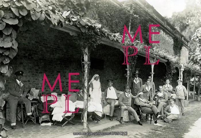 : Group on rear verandah, Quex Park : Group on rear verandah, Quex Park