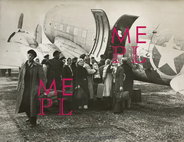 : A group of Russians returning to the Soviet Union : A group of Russians returning to the Soviet Union