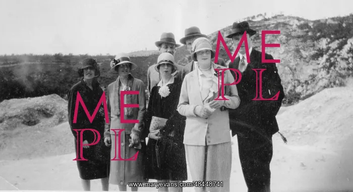  : A group of sightseers in Naples
