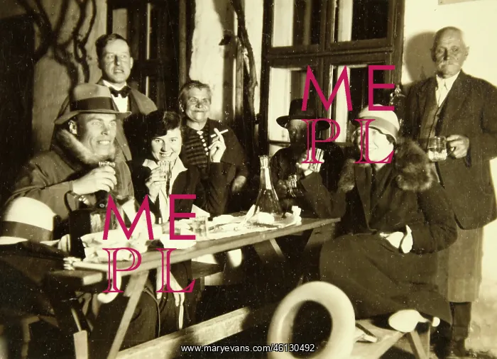 : Group of wine tavern guests around midnight : Group of wine tavern guests around midnight