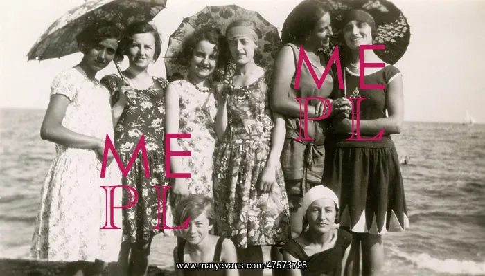  : A group of women on holiday by the sea