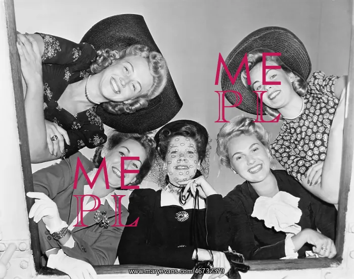 : Group of women looking down from a ship : Group of women looking down from a ship