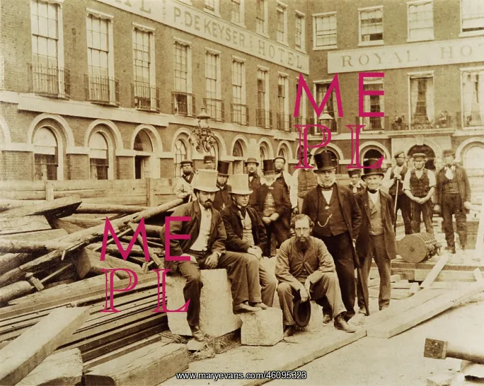 : Group of workers on Blackfriars Bridge site : Group of workers on Blackfriars Bridge site
