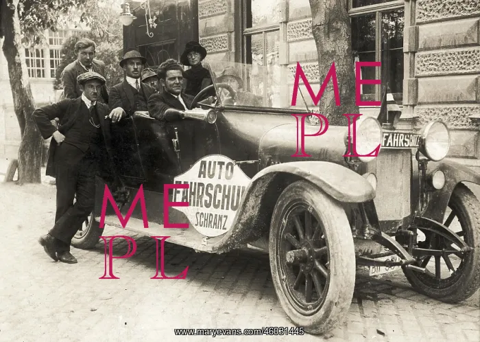 : Groupportrait in the driving-school car : Groupportrait in the driving-school car