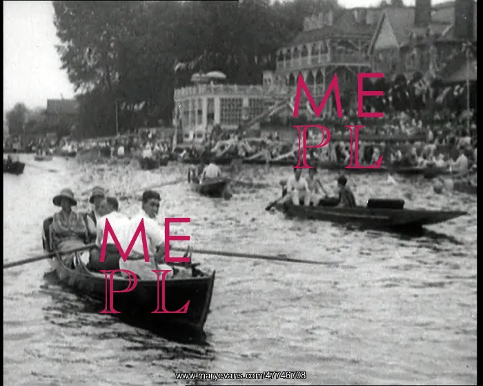 : Groups of People Picnicking in Punts at Boulter's : Groups of People Picnicking in Punts at Boulter's