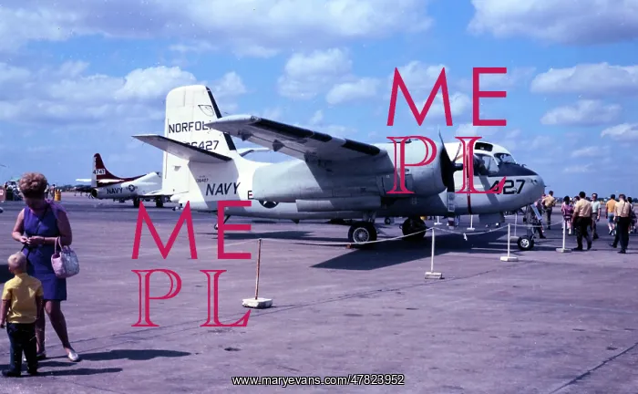  : Grumman US-2B Tracker 136427