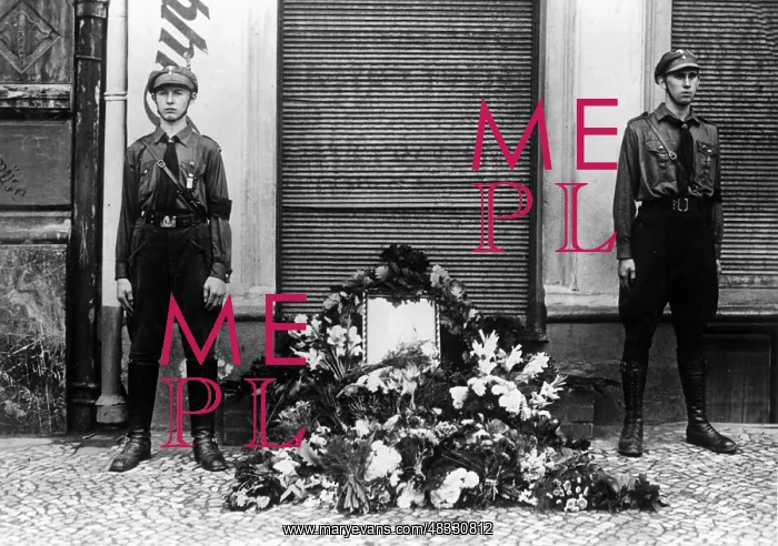 : Guard of honor for the murdered Hitler Youth : Guard of honor for the murdered Hitler Youth