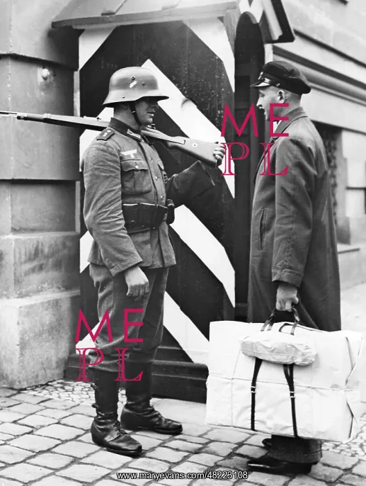 : Guard and recruit talking, 1936 : Guard and recruit talking, 1936