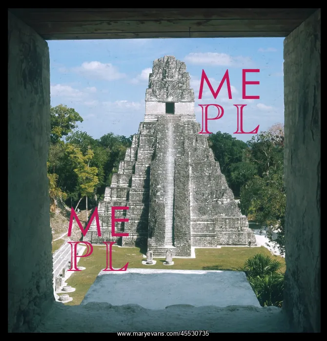  : GUATEMALA / TIKAL / PYRAMID