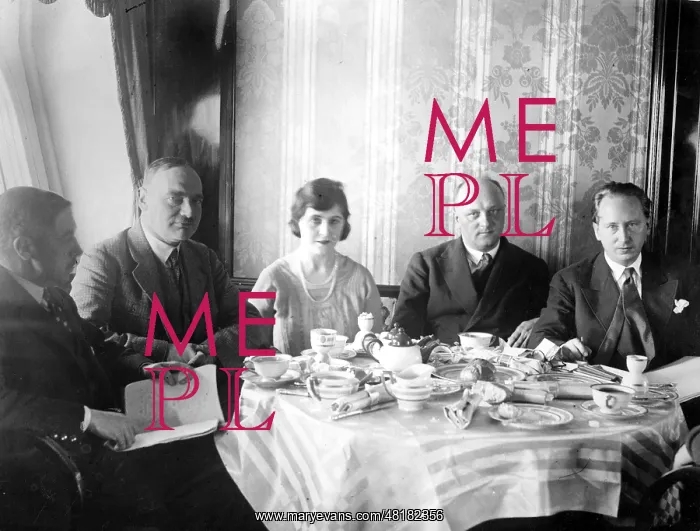 : Guests aboard the Graf Zeppelin, 1928 : Guests aboard the Graf Zeppelin, 1928