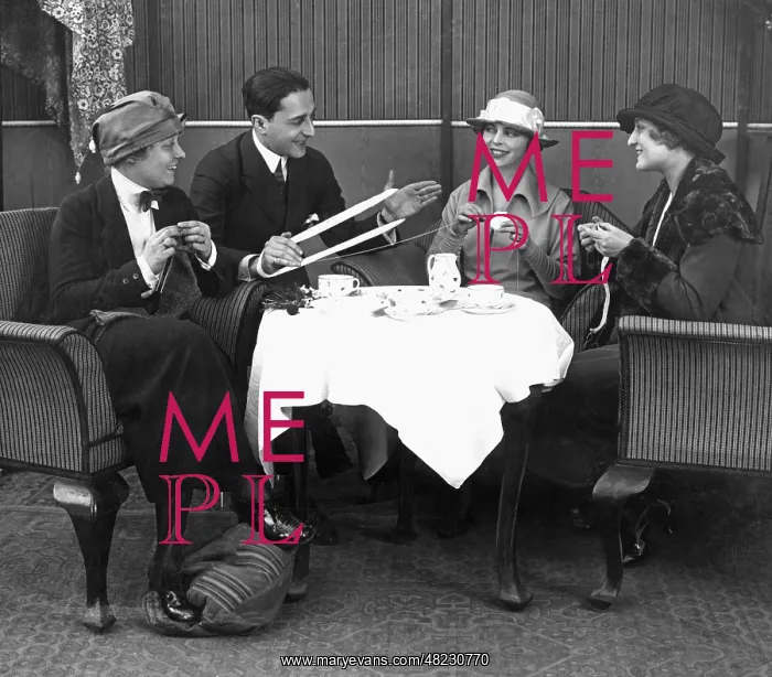 : Guests of the Grand Hotel Esplanade during their Five O : Guests of the Grand Hotel Esplanade during their Five O