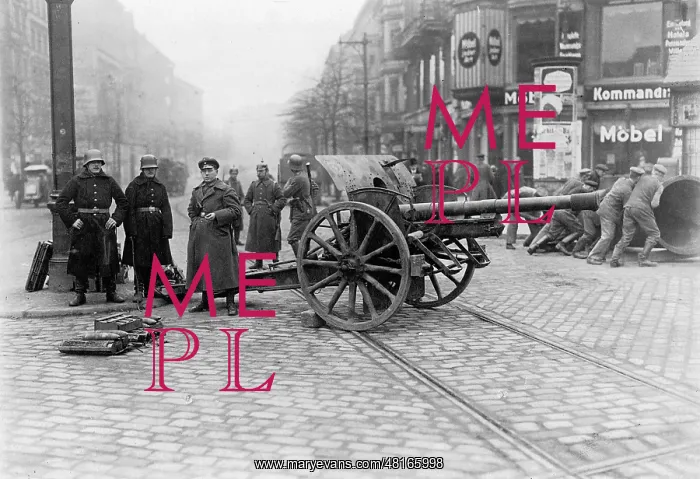 : Gun during the Spartacus uprising in Berlin, 1919 : Gun during the Spartacus uprising in Berlin, 1919