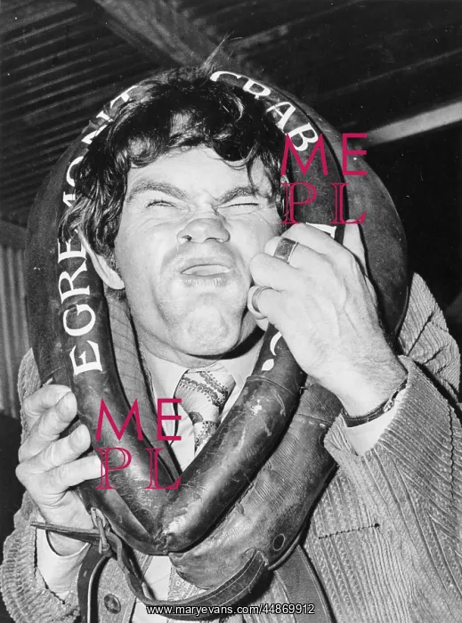 : GURNING MAN : GURNING MAN