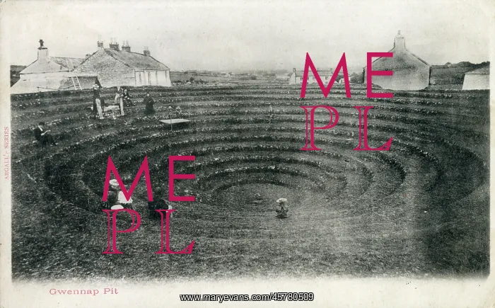 : Gwennap Pit near Redruth, Cornwall : Gwennap Pit near Redruth, Cornwall