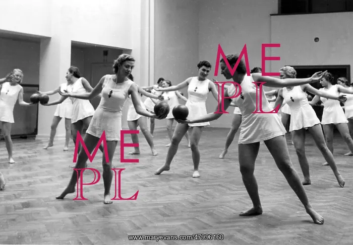 : Gymnastic show of BDM, Berlin, WW2 : Gymnastic show of BDM, Berlin, WW2