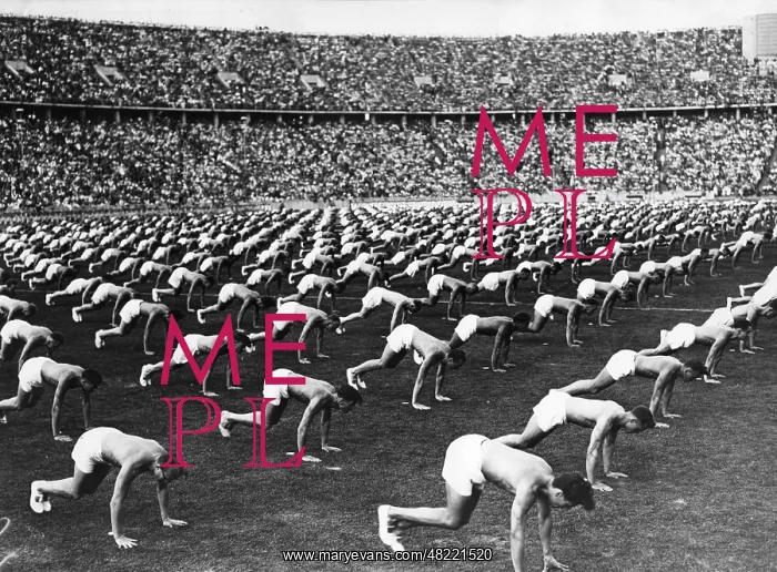 : Gymnastics presentation at the Berlin Olympic Stadium, 1 : Gymnastics presentation at the Berlin Olympic Stadium, 1
