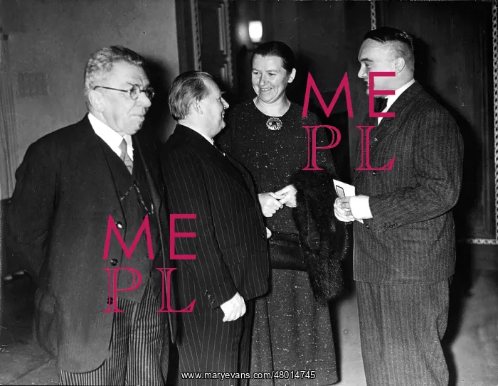 : Haas, Hinrichs, Berens-Totenohl, Eggers at a poetry meeting : Haas, Hinrichs, Berens-Totenohl, Eggers at a poetry meeting