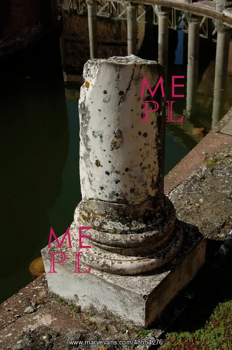 : Hadrian's Villa. Maritime Theatre. Column. 2nd century. Ital : Hadrian's Villa. Maritime Theatre. Column. 2nd century. Ital