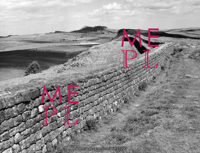 : HADRIAN'S WALL : HADRIAN'S WALL