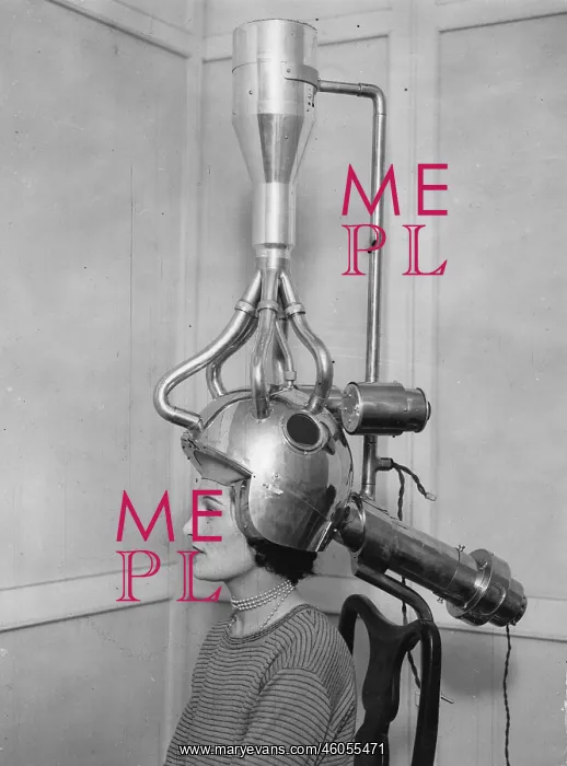 : Hairdryer. An ingenius method of drying the hair : Hairdryer. An ingenius method of drying the hair