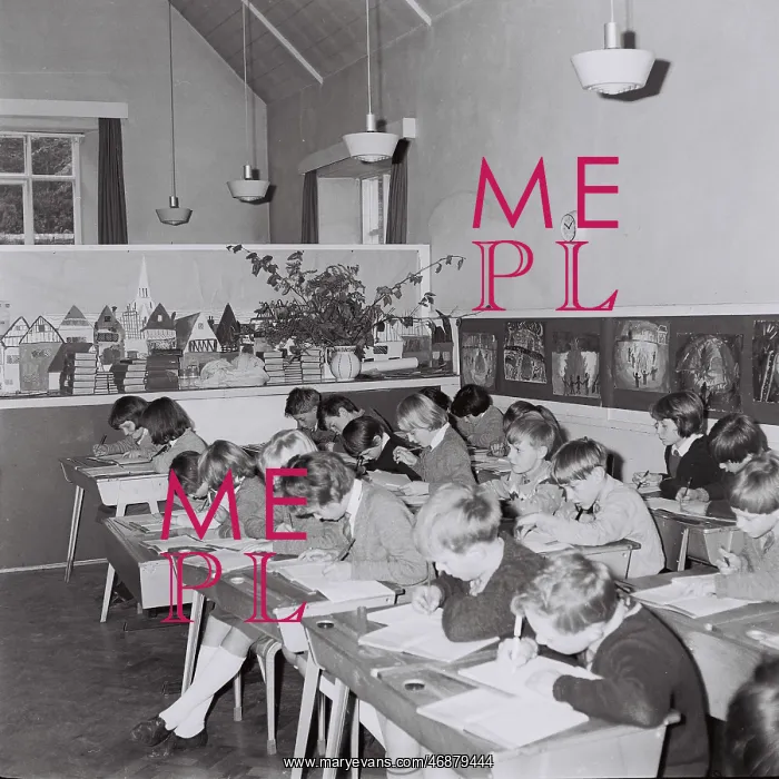  : Half Moon school class