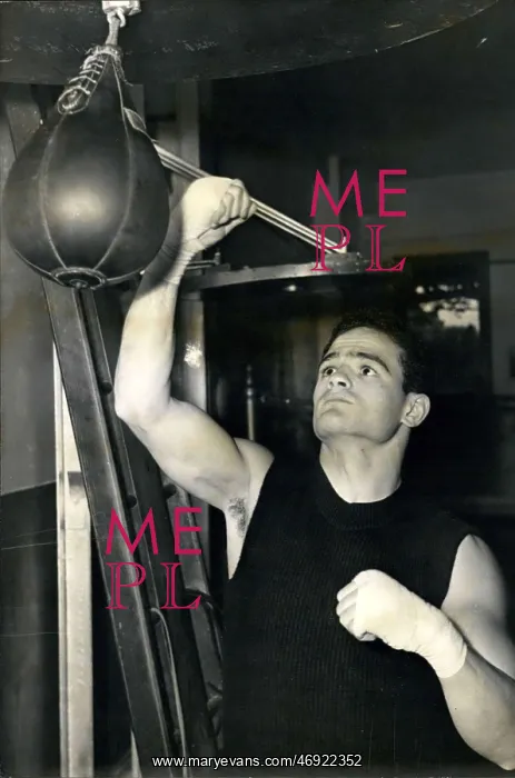 : Halimi training for boxing match against Brogan, Paris : Halimi training for boxing match against Brogan, Paris