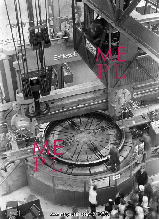 : Hall of Machine Tools at the exhibition Schaffendes Volk : Hall of Machine Tools at the exhibition Schaffendes Volk