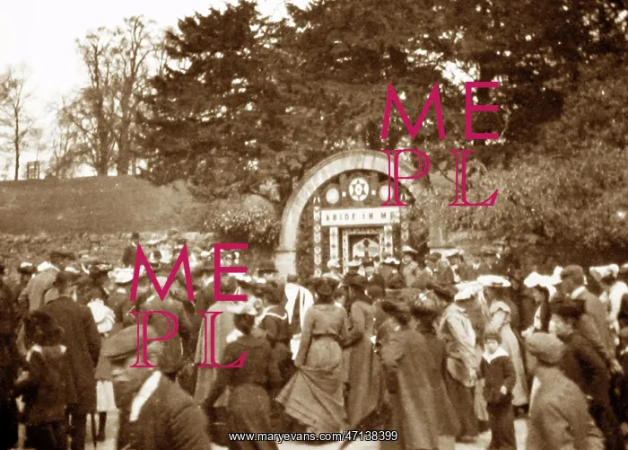 : Hall Well, Well Dressing, Tissington, in 1904 : Hall Well, Well Dressing, Tissington, in 1904