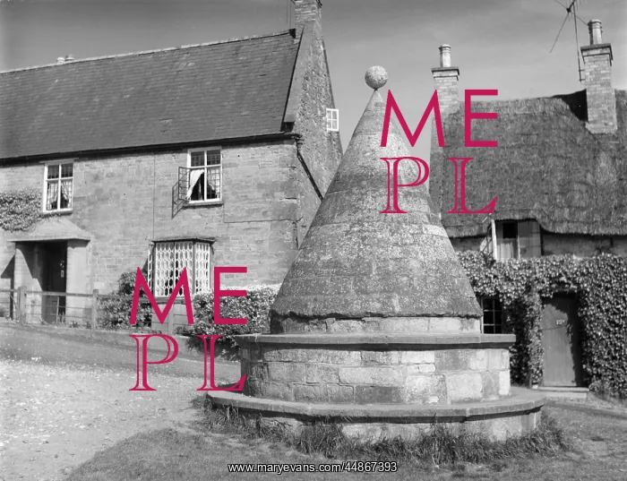 : HALLATON MARKET CROSS : HALLATON MARKET CROSS