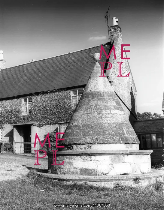 : HALLATON MARKET CROSS : HALLATON MARKET CROSS
