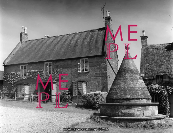 : HALLATON MARKET CROSS : HALLATON MARKET CROSS