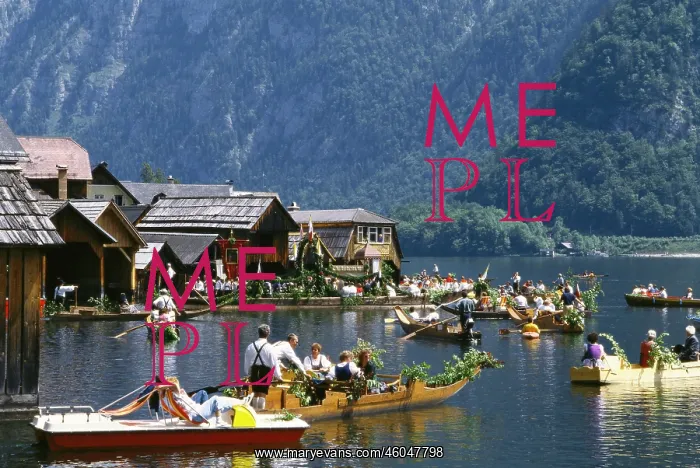 : Hallstatt. Austria: Boats on Lake Hallstatt : Hallstatt. Austria: Boats on Lake Hallstatt