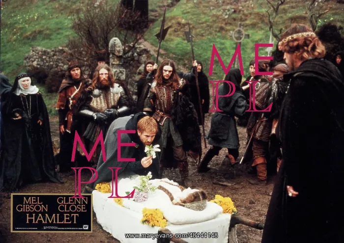: HAMLET MEL GIBSON, as Hamlet, HELENA BONHAM CARTER, as Ophelia : HAMLET MEL GIBSON, as Hamlet, HELENA BONHAM CARTER, as Ophelia
