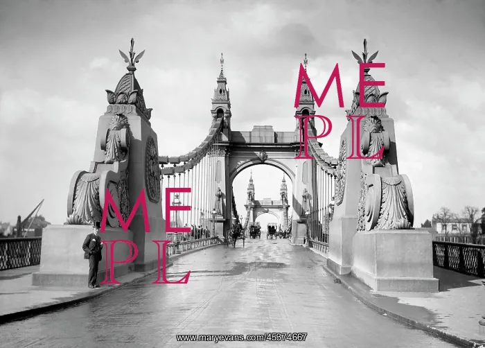 : Hammersmith Bridge : Hammersmith Bridge