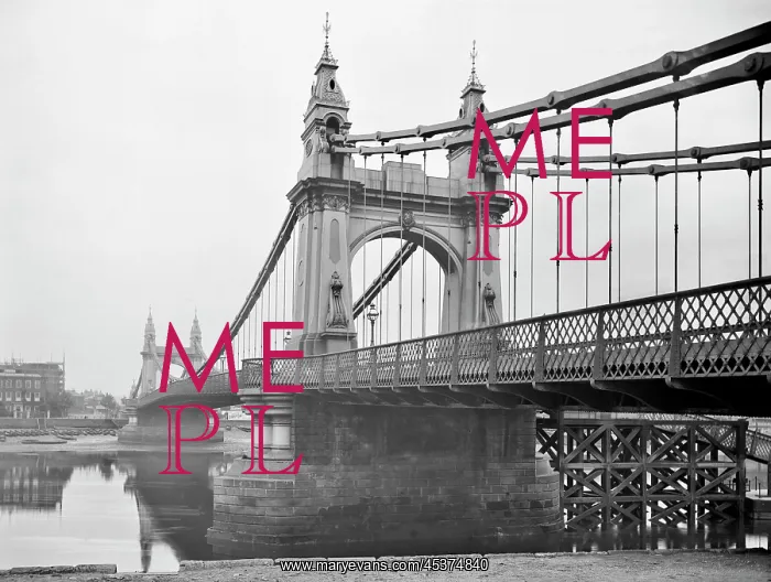 : Hammersmith Bridge : Hammersmith Bridge