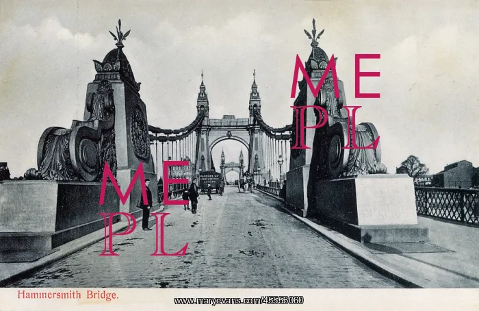 : Hammersmith Bridge over the River Thames, West London : Hammersmith Bridge over the River Thames, West London