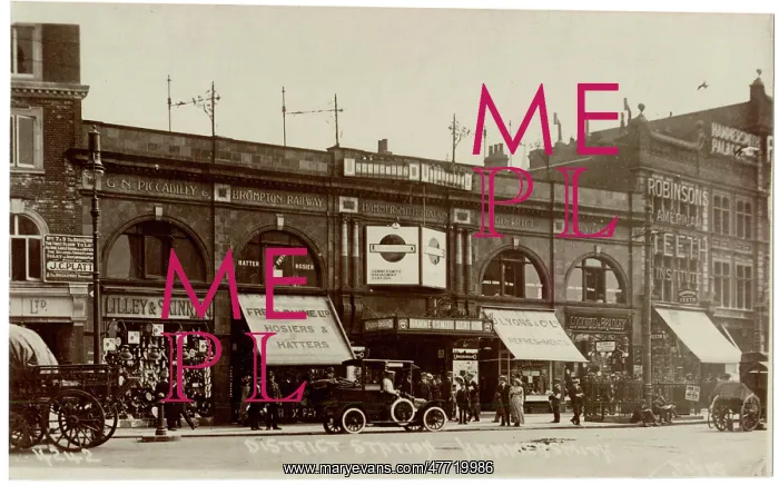 : Hammersmith Underground Station, street view : Hammersmith Underground Station, street view