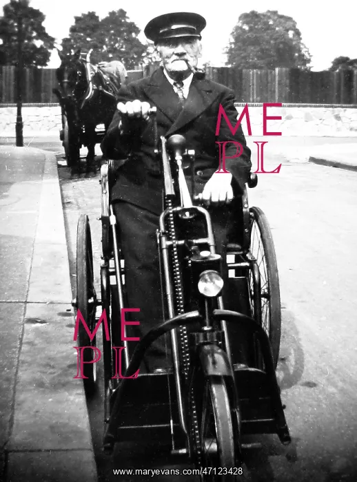 : A hand-cranked invalid carriage - possibly 1930s : A hand-cranked invalid carriage - possibly 1930s