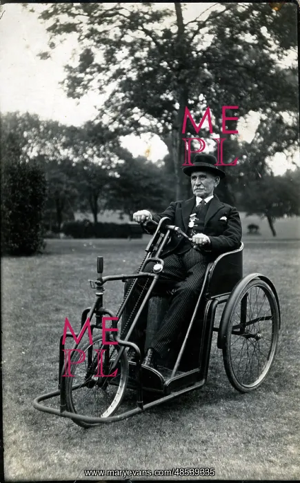 : Hand-driven Wheelchair - Invalid Carriage : Hand-driven Wheelchair - Invalid Carriage