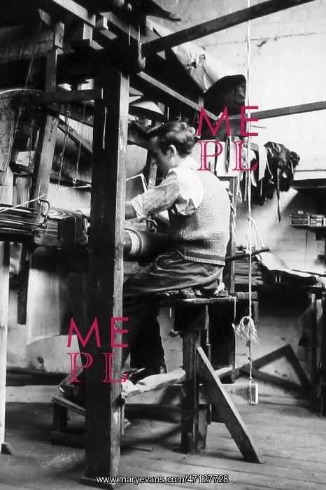  : Hand loom weaver early 1900s