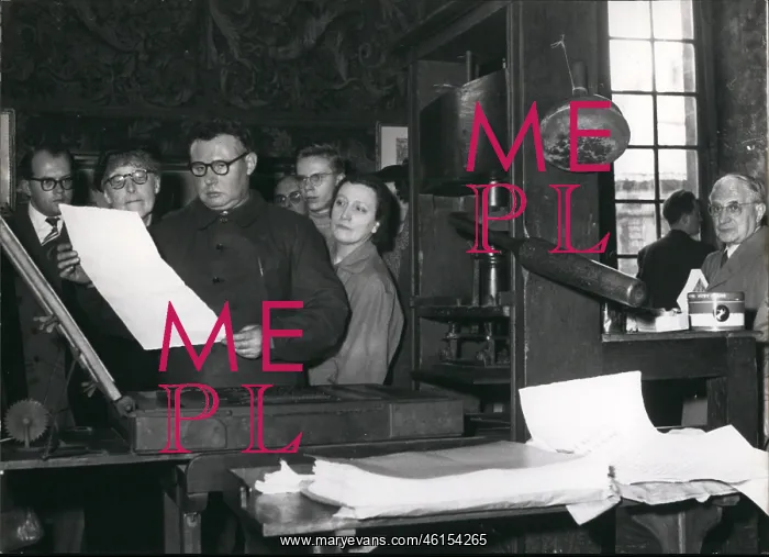 : Hand printing press demonstrated at exhibition, Paris : Hand printing press demonstrated at exhibition, Paris