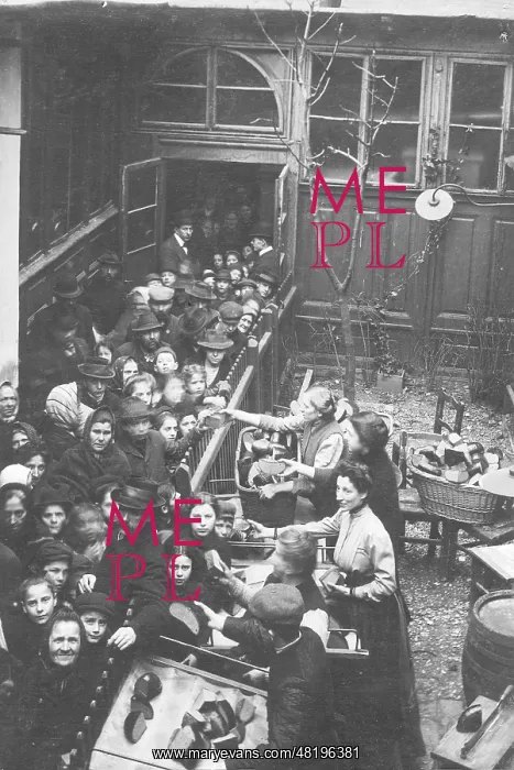 : Handing out bread to the needy in Vienna, 1912 : Handing out bread to the needy in Vienna, 1912