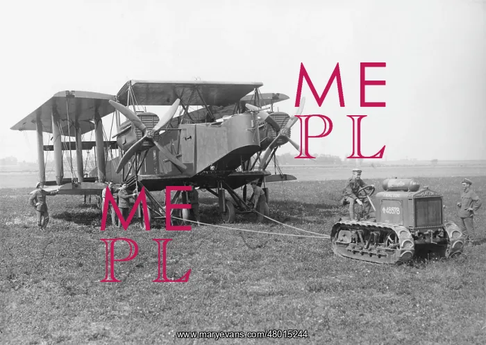 : Handley Page bomber with Clayton tractor, WW1 : Handley Page bomber with Clayton tractor, WW1